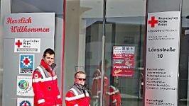 BRK-Ehrenamtsmanager Ralf Schmidt und stellvertretender Kreisbereitschaftsleiter Michael Neubauer (von links). Fotos: Heike Schülein