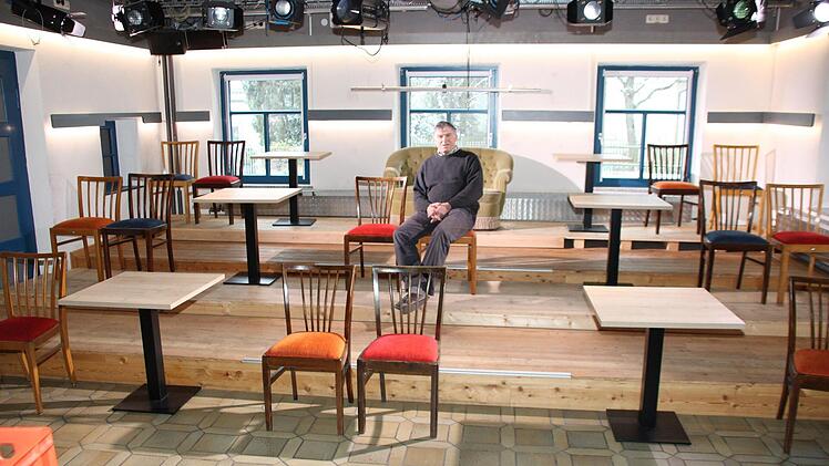 "Das Baumann" in Ziegelhütten ist derzeit dicht, aber Theatermacher Rüdiger Baumann nutzt die Zeit zum kreativen Arbeiten. Foto: Christine Fischer