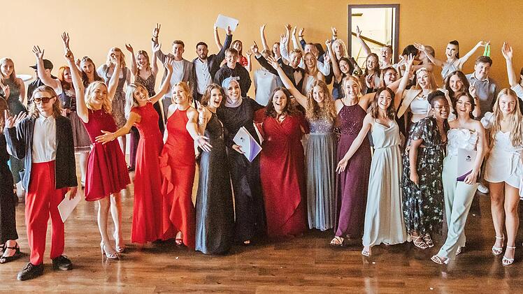 In feierlichem Rahmen in der Eggerbachhalle in Eggolsheim erhielten die Fachabiturienten die Zeugnisse.