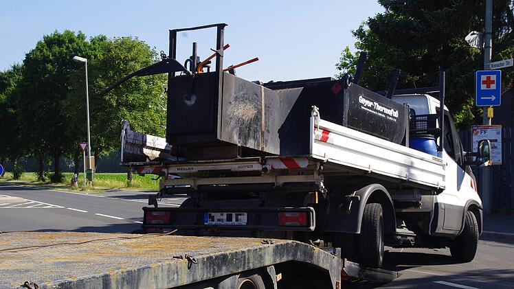 Die Bergung des Kippers war nicht einfach. Foto: Marco Meißner