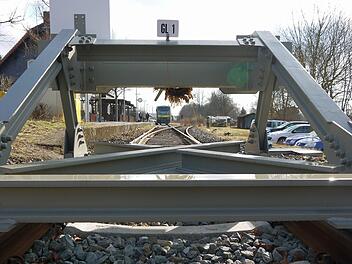So wird das wohl auch bleiben: Noch  endet die Bahnstrecke von Coburg in  Richtung Westen in Bad Rodach. Sollte sich niemand finden, der ein Raumordnungsverfahren beantragt, wird der Lückenschluss Richtung Thüringen  auch auf lange Sicht keine Chance haben.Foto: Berthold Köhler