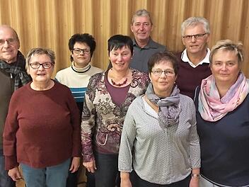 Der neue Vorstand als Retter des Gesangvereins (v. l.): Heinrich Knauer, Juliane Dürrbeck, Sabine Dötzer, Marianne Birkel, Michael Scholze, Margit Hofmann, Waldemar Kaiser und Manuela Wunner Foto: Heidi Amon