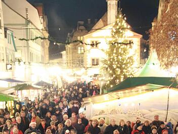 In die Jahre gekommen: Die Beleuchtung am Marktplatz.  Foto: C. Schmitt