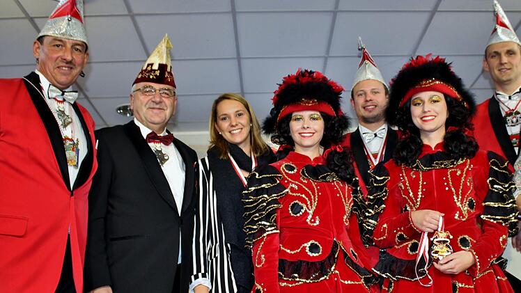 Ausgezeichnet: v.l. Vorstand Mathias Bühner, Klaus Mülthner von FVF, Luisa Matthes, Lorena Zimmermann, Daniel Kleinhenz, Michaela Ziegler, Marco Kiesel, Sabine Metz . Foto: Werner Vogel