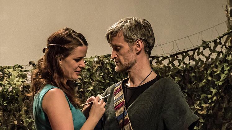 Drama um Mord und Intrigen: Szene aus der Aufführung von William Shakespeares Drama "Macbeth" durch die American Drama Group Europe im Kongresshaus.Foto: Jochen Berger