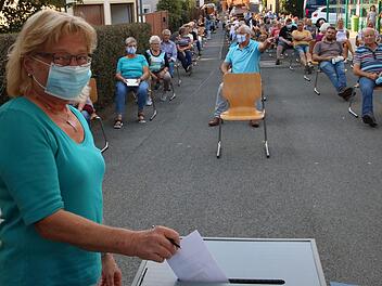 Ortssprecherin von Wermerichshausen bleibt Ulla Müller, hier bei der  Stimmabgabe. Foto: Dieter Britz