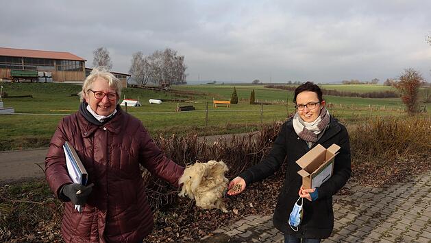 Janet Emig (links) und Nadja Schneider freuen sich auf das neue Kooperationsprojekt aus der Rh&ouml;n. Foto: Anna-Lena Bieneck