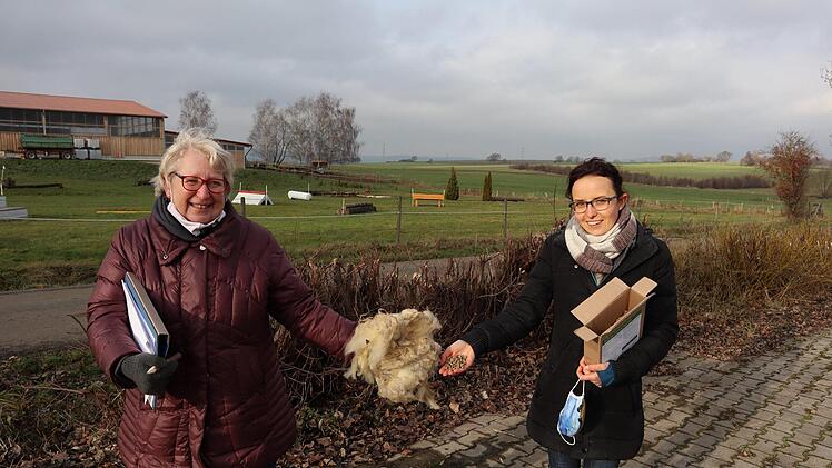 Janet Emig (links) und Nadja Schneider freuen sich auf das neue Kooperationsprojekt aus der Rhön. Foto: Anna-Lena Bieneck