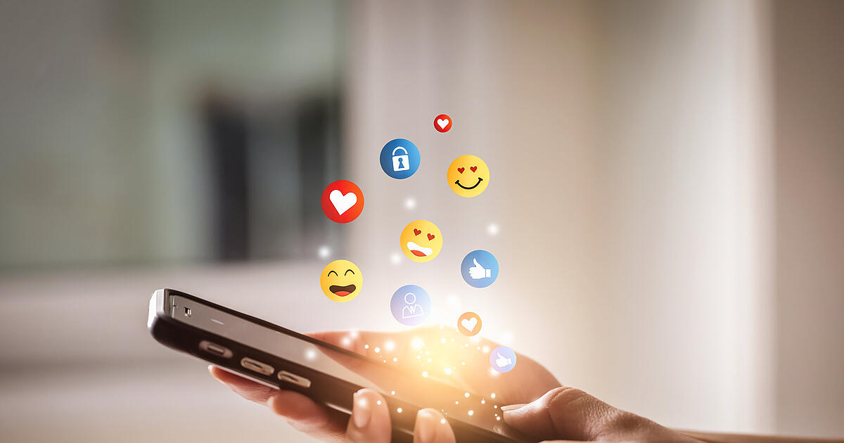 WhatsApp brings more creativity with new features: stickers, music ...