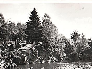 Schon in den 1950er Jahren war der Goldbergsee ein beliebtes Ausflugsziel. Der ehemalige Steinbruch war 1912 bei einer schiefgelaufenen Sprengung geflutet worden.