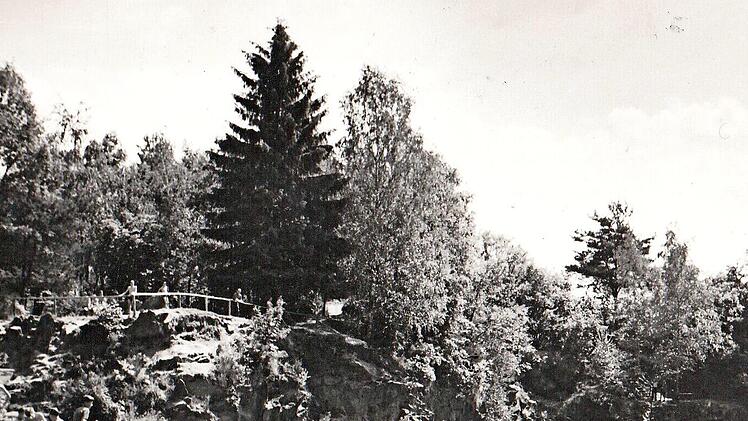 Schon in den 1950er Jahren war der Goldbergsee ein beliebtes Ausflugsziel. Der ehemalige Steinbruch war 1912 bei einer schiefgelaufenen Sprengung geflutet worden.