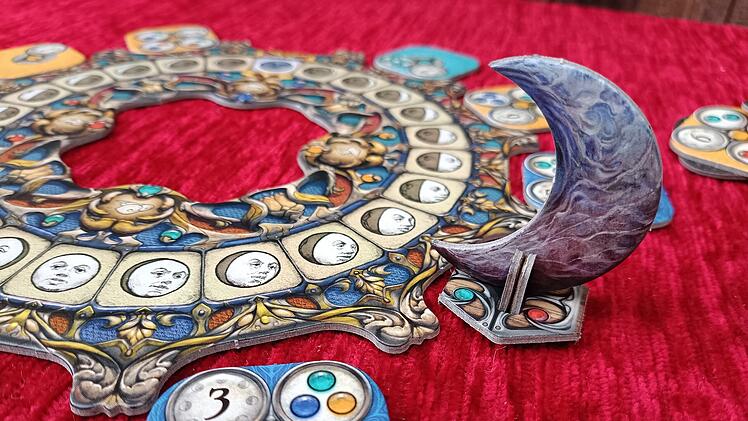 Spiele-Test "Nova Luna": das Legespiel mit der Monduhr