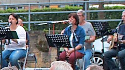 Die Kirchenband "Unterwegs" spielte auf.
