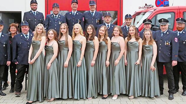 Der Festausschuss mit (v. li): Oliver Hofmann, Rosi J&ouml;rig, Stefan Vetter, Markus Brandner, Markus Heublein, Dieter Leicht, Harald J&ouml;rig, Michael Schramm, Michael Zillig, Christian Ziegler, Harald Zillig und Florian Wagner sowie die Ehrendamen