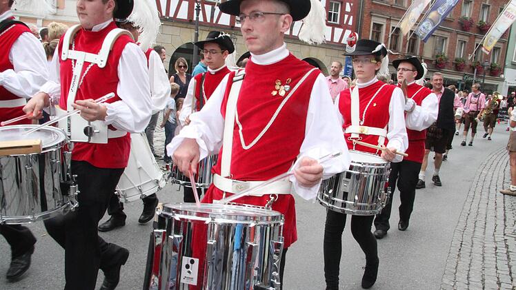 Impressionen vom Festzug der Fanclubs Foto: Sonny Adam