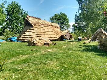 So könnte eine Holzhütte im "Silvaticus-Weiler" aussehen. Das Bild zeigte eine Holzhütte vom Freilichtmuseum Niederorla.Tobias Wunder