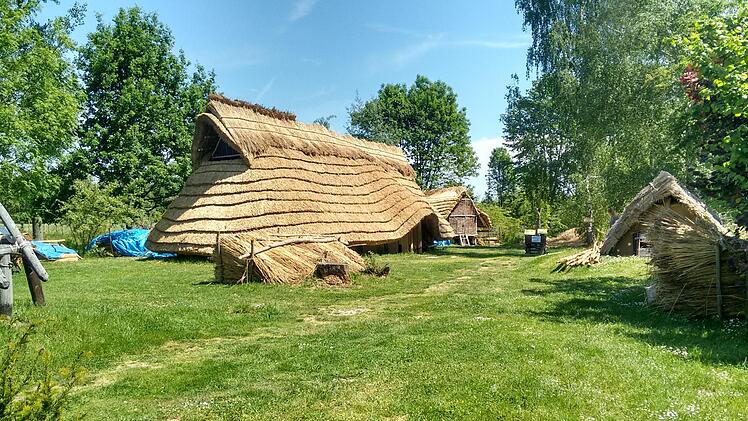 So könnte eine Holzhütte im "Silvaticus-Weiler" aussehen. Das Bild zeigte eine Holzhütte vom Freilichtmuseum Niederorla.Tobias Wunder