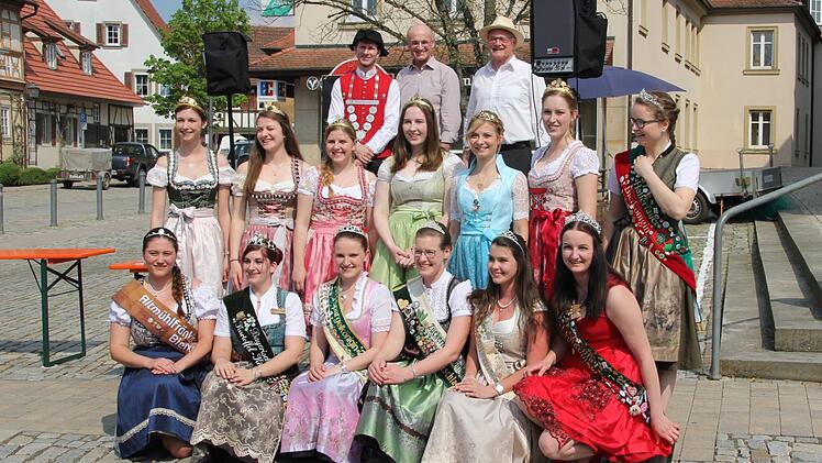 "Gekrönte Häupter" aus ganz Bayern waren in Hofheim vertreten.