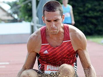 André Zahls Weitsprung wurde bei 6,46 Metern gemessen, das reichte ebenso wie seine 15,24 Sekunden über 110 Meter Hürden für Gold. Zudem holte der Herzogenauracher Bronze mit der Staffel.  Fotos: herzopress