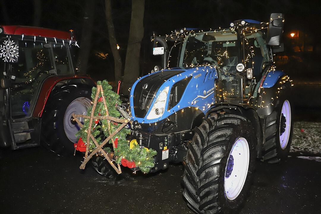 In Kulmbach durfte die beliebte Lichterfahrt der Traktoren stattfinden.