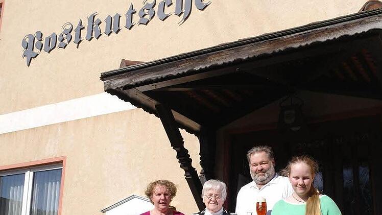 Jürgen Kessler, Inhaber und Wirt des Gashauses Postkutsche in Kothen, kann sich auf seine Familie verlassen.  Foto: Stephanie Elm