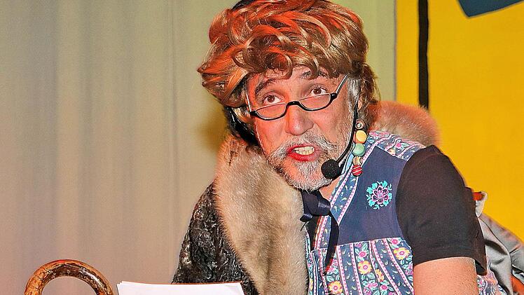 Gleich zwei ältere Damen spielte Wolfgang Miller in seinem Beitrag. Foto: Dieter Britz