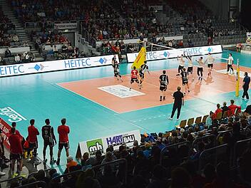 Die Eltmanner Volleyballer in der Bamberger Brose-Arenaprivat