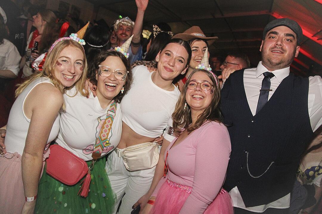 Super Stimmung beim Meeder Zeltfasching 2025!