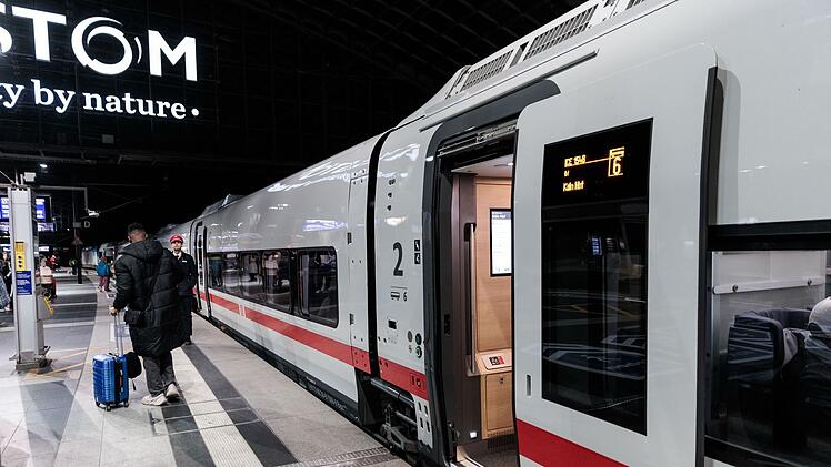 Erste Fahrt mit Fahrg&auml;sten des neuen ICE-L der Deutschen Bahn