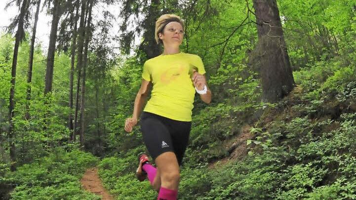 Die Marathonläuferin Susanne Schubert von der LG Ludwigschorgast hat schon den neuen Streckenabschnitt "unter die Füße" genommen und war begeistert.  Foto: Michael Kraus