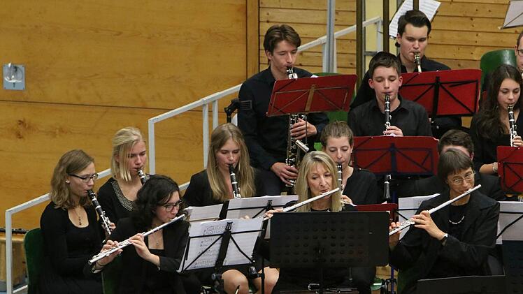 Impresionen vom Sinfoniekonzert in der Franz Goebel Halle Rödental mit dem Jugendorchester Rödental und dem Orchester der Musikfreunde NeustadtFoto: Jochen Berger
