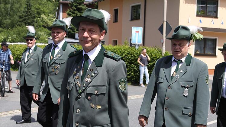 Impressionen vom Schützenumzug in Wallenfels. Foto: Michael Wunder