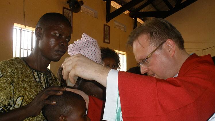 Pfarrer Ruiinger in Uganda. Foto: Johanna Blum