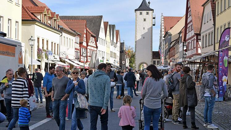 Die Innenstadt verwandelte sich in eine Fußgängerzone.