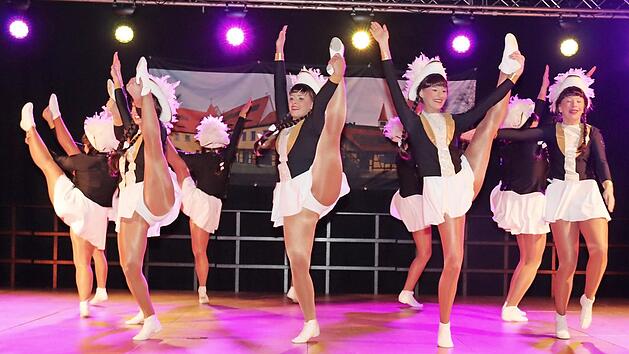 Gardet&auml;nze fehlen in keiner Prunksitzung, auch nicht bei der Adelsdorfer CSU, wie unser Bild von 2019 zeigt. Foto: Johanna Blum (Archiv)