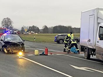 Nur noch Schrottwert hat der Ford einer Frau, die einem Sprinter die Vorfahrt genommen hatte. Foto: privat