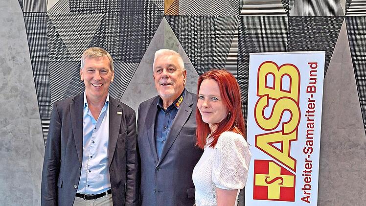 Der Coburger Alt-Oberb&uuml;rgermeister Norbert Tessmer (Mitte) ist zum Vorsitzenden des bayerischen Arbeiter-Samariter-Bundes gew&auml;hlt worden. Seine Stellvertreter sind Dominik Blunck und Kristin Schuhmann.        Timm Sch...