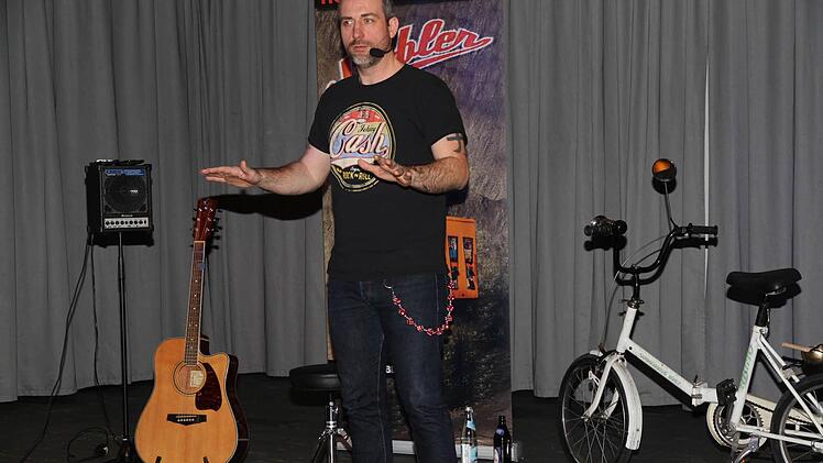 Chris Strobler bei seinem Programm in Eggolsheimj Foto: Foto: Mathias Erlwein