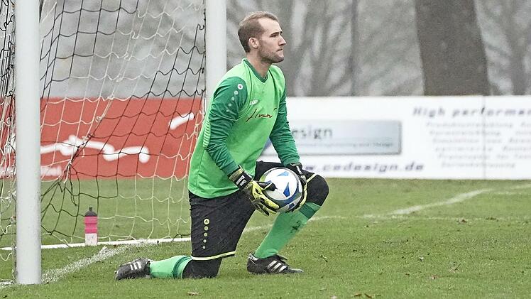 Ebersdorfs Torwart Uwe Knauer ist derzeit nicht zu beneiden. Dreimal musste der Schlussmann gegen den FC Lichtenfels hinter sich greifen. Die Sylvianer bleiben Tabellenletzter.