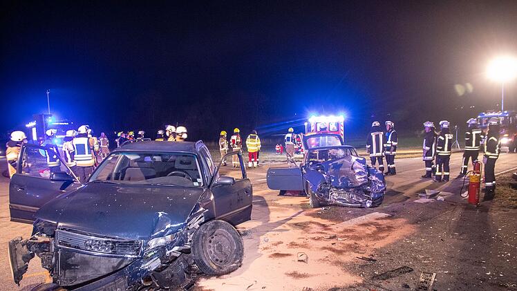 Unfall auf ERH18 bei Hermersdorf: Autofahrer übersieht "Oldtimer" beim Abbiegen