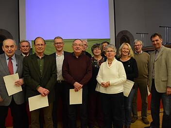 Ehrungen: (v. l.): Alfred Schrenk, Ulf Zeidler (Vorstand), Ulrich Haase, Franz Zang (BN-Vorsitzender), Dieter Schuberth, Stefan und Ingrid Mützel, Anita Schuberth, Manfred Schäfer, Margit Ruser, Stefan Schmitt, Thomas Ruser.  Foto: Elisabeth Assmann