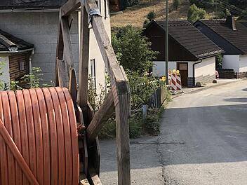 Derzeit wird in Lauenstein im Springelhof der Breitbandausbau durchgeführt. Fotos: Michael Löffler