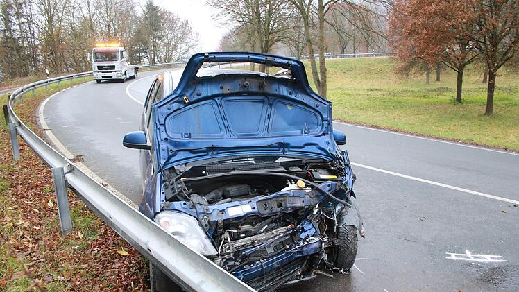 Unfall auf der Auffahrt zur B 289 beim Kauernburger Schlößla. Foto: Jürgen Gärtner