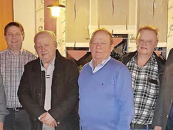 Neuwahlen und Verabschiedung beim CSU-Ortsverband Nurn. Von links der neue Vorsitzende Jürgen Eckert, Schriftführer Markus Merkl, der ausscheidende Manfred Vogler, der neue Zweite Vorsitzende Josef Schuberth, der neue Kassier Jochen Deuerling und ...