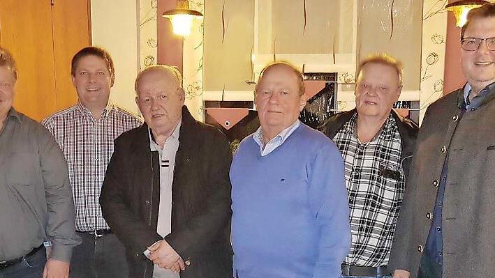 Neuwahlen und Verabschiedung beim CSU-Ortsverband Nurn. Von links der neue Vorsitzende Jürgen Eckert, Schriftführer Markus Merkl, der ausscheidende Manfred Vogler, der neue Zweite Vorsitzende Josef Schuberth, der neue Kassier Jochen Deuerling und ...