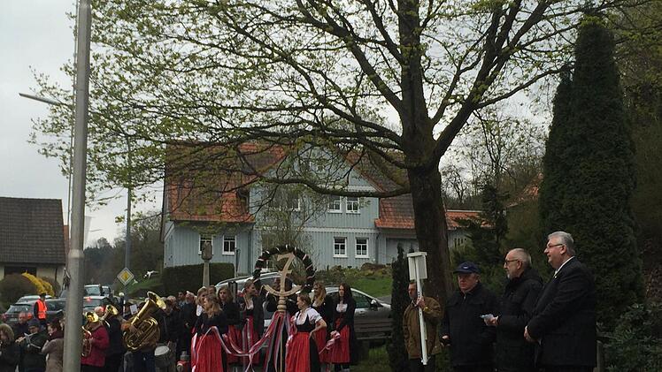 Totenehrung am Ehrenmal. Foto: Regina Rinke