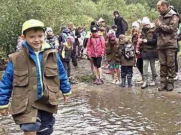 Unterricht kann so spannend sein, umso mehr, wenn er wie beim &bdquo;Naturpark-Entdeckertag&ldquo; drau&szlig;en stattfindet.