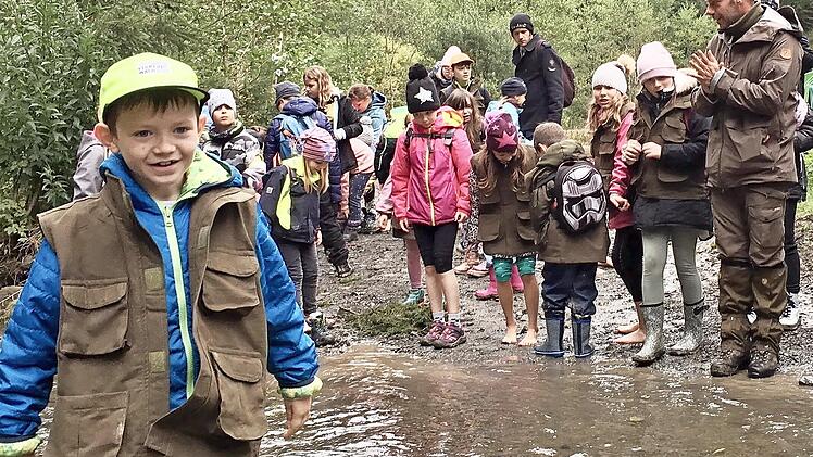 Unterricht kann so spannend sein, umso mehr, wenn er wie beim &bdquo;Naturpark-Entdeckertag&ldquo; drau&szlig;en stattfindet.