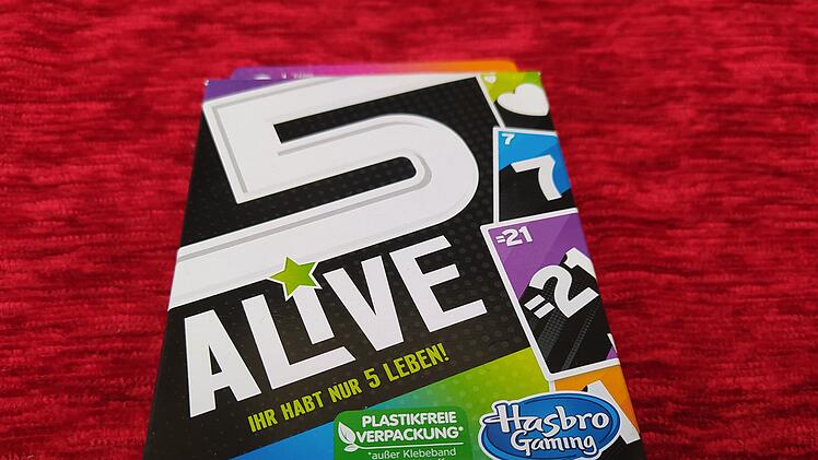 Spiele-Test "5 Alive": Schnelles Kartenspiels für Fans von Uno und 17 und 4