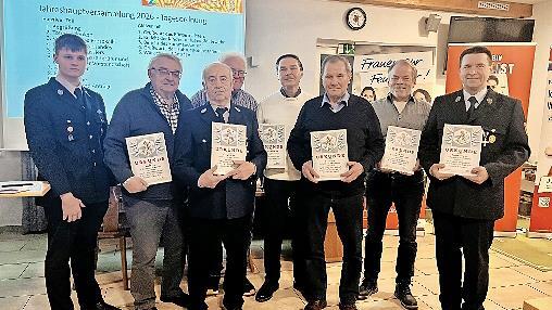 Neben dem Vorsitzenden Simon Sponsel stehen die geehrten Vereinsmitglieder Josef Kraft, Georg Brieger, Paul Rumpler, Bernhard Maltenberger, Franz Roth, Erwin Roth und Thomas Rumpler.